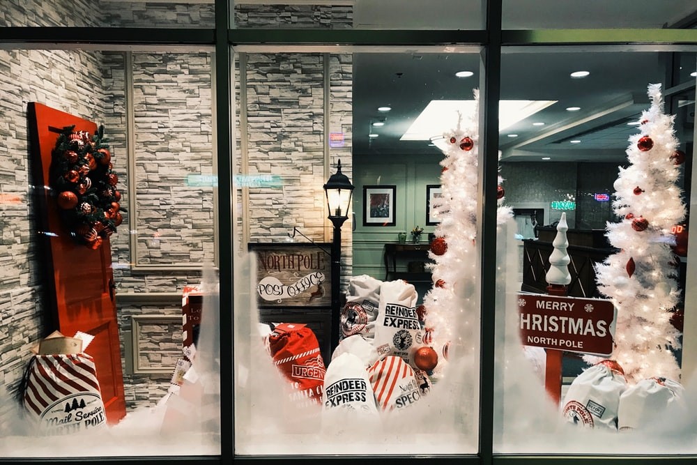 3 Unique Ways to Make Your Storefront Stand Out This Christmas